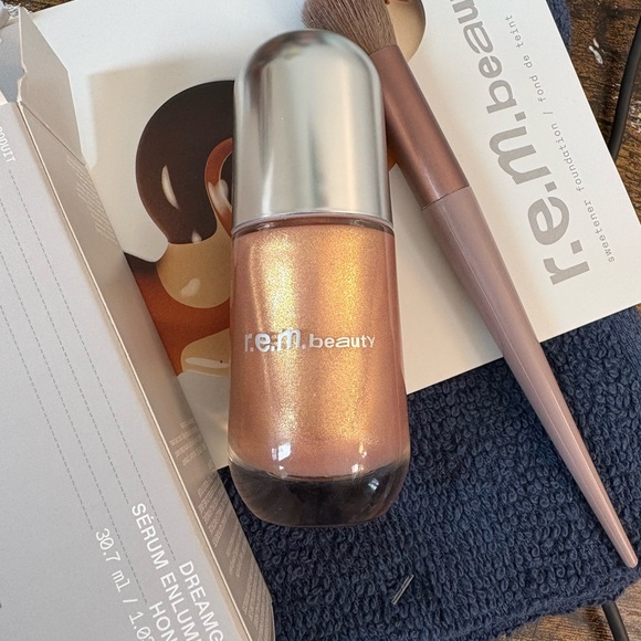 Other - Dream Moon Serum Foundation - Shimmering Gold